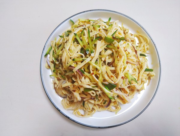 黃瓜豆皮涼拌菜的做法-家常味拌菜譜-易網健康養(yǎng)生網 黃瓜豆皮涼拌菜的做法-家常味拌菜譜