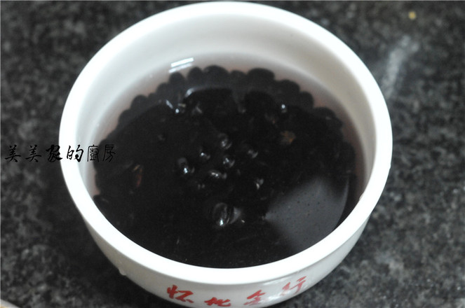 黑豆燉豬肚的做法-家常味燒菜譜-易網<a href=http://www.jjkd2019.cn/ target=_blank class=infotextkey>健康養生</a>網 黑豆燉豬肚的做法-家常味燒菜譜