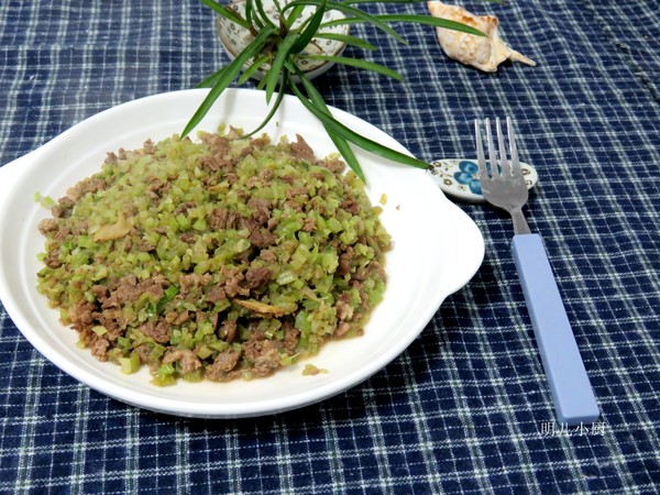 芹菜牛肉渣的做法-家常味炒菜譜-易網健康養生網 芹菜牛肉渣的做法-家常味炒菜譜