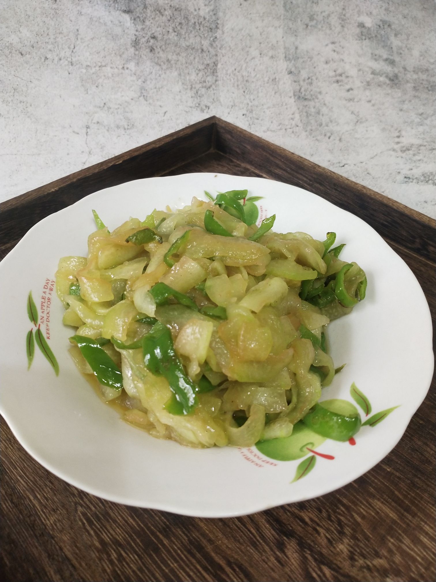 清炒西瓜皮的做法-家常味炒菜譜-易網健康養生網 清炒西瓜皮的做法-家常味炒菜譜