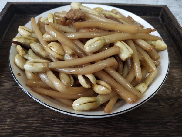 五花肉炒花生芽的做法-家常味炒菜譜-易網(wǎng)健康養(yǎng)生網(wǎng) 五花肉炒花生芽的做法-家常味炒菜譜