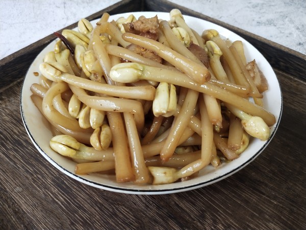 五花肉炒花生芽的做法-家常味炒菜譜-易網(wǎng)健康養(yǎng)生網(wǎng) 五花肉炒花生芽的做法-家常味炒菜譜