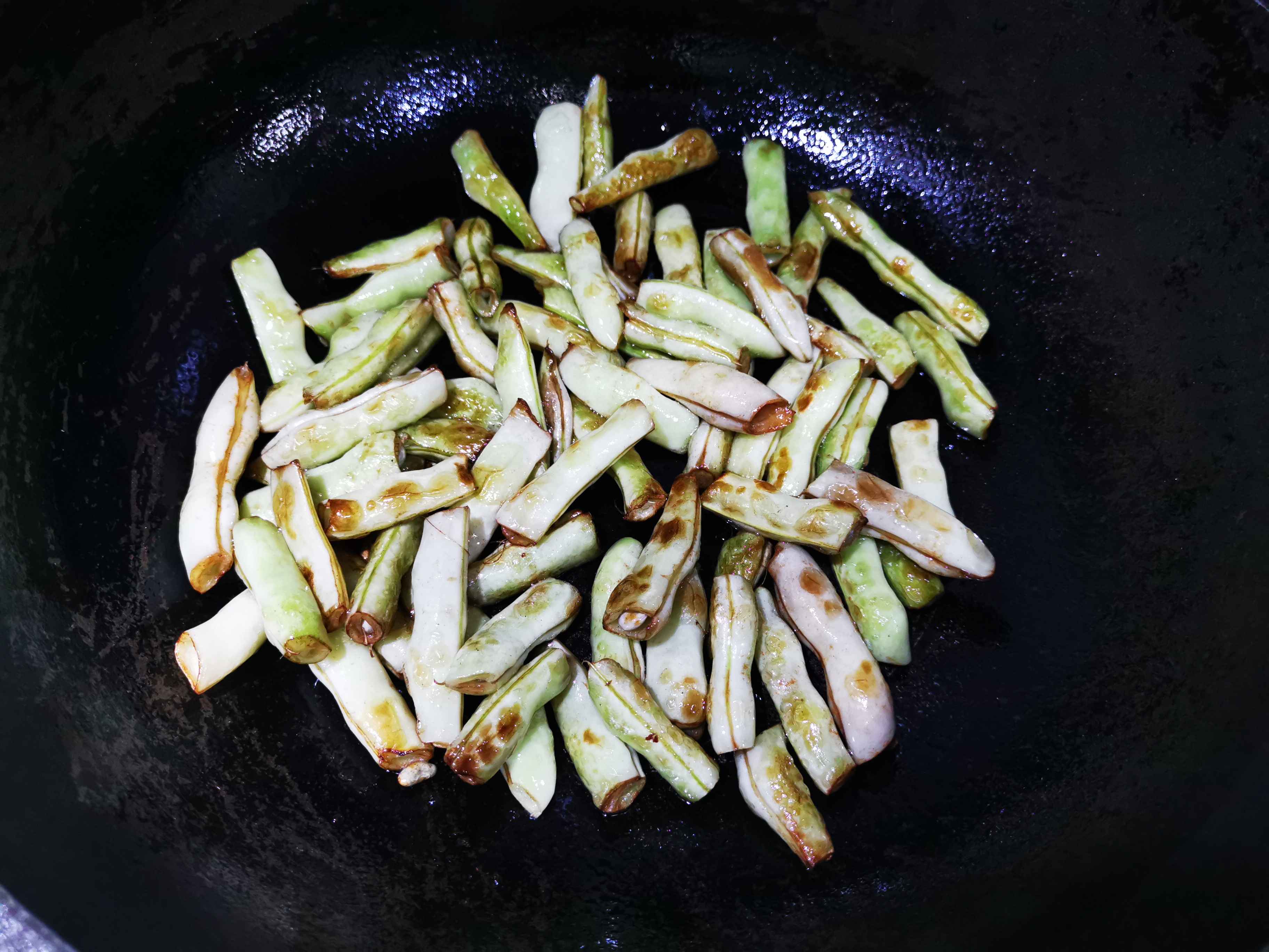 干煸豆角這么做最好吃的做法-咸鮮味炒菜譜