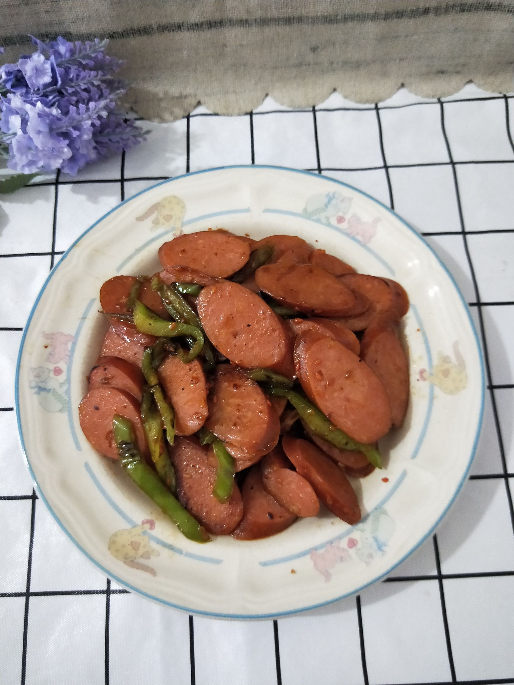 青椒蒜味腸的做法-家常味炒菜譜-易網健康養生網 青椒蒜味腸的做法-家常味炒菜譜