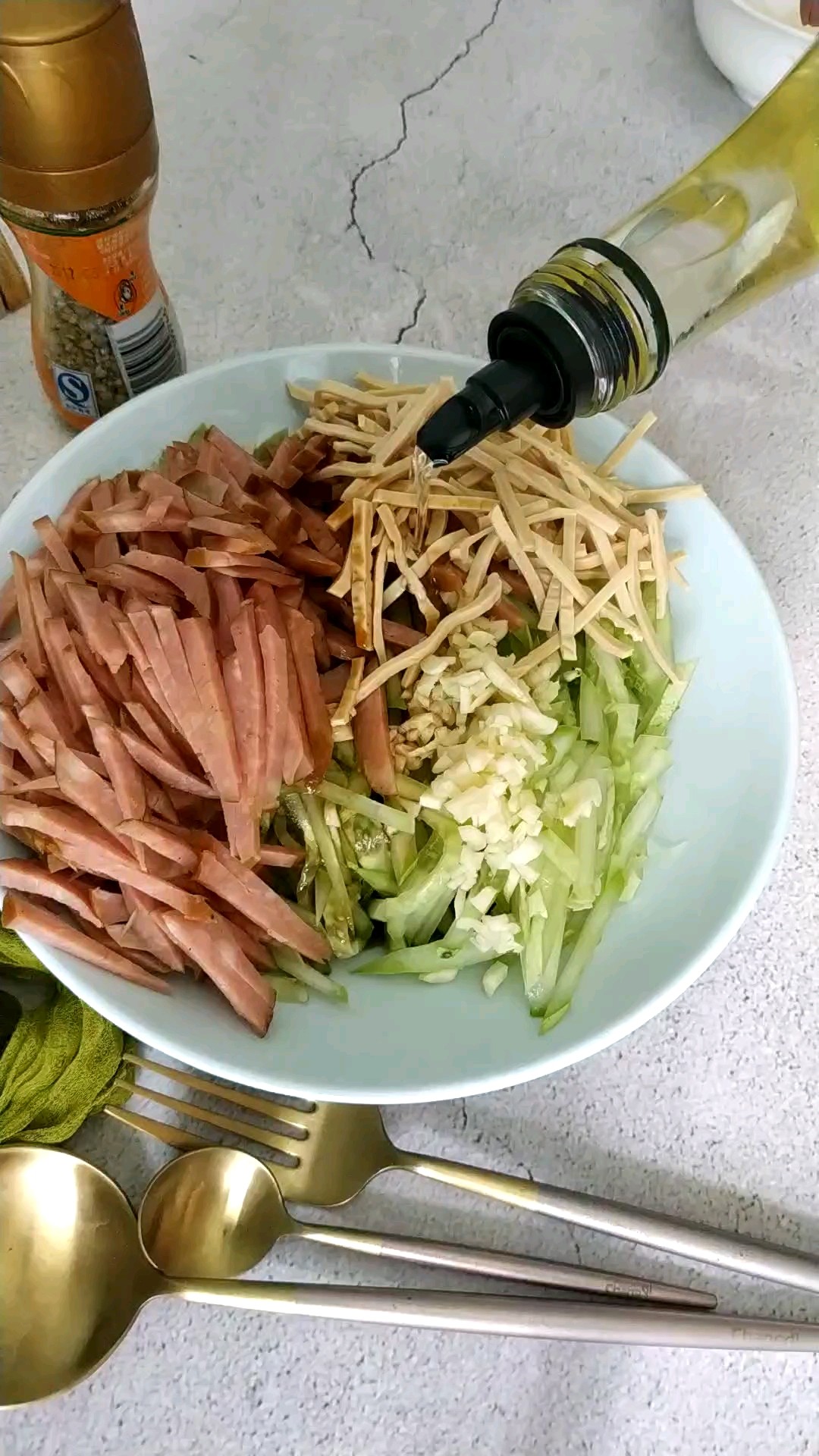 夏日爽口解暑涼菜的做法-家常味拌菜譜-易網健康養生網 夏日爽口解暑涼菜的做法-家常味拌菜譜