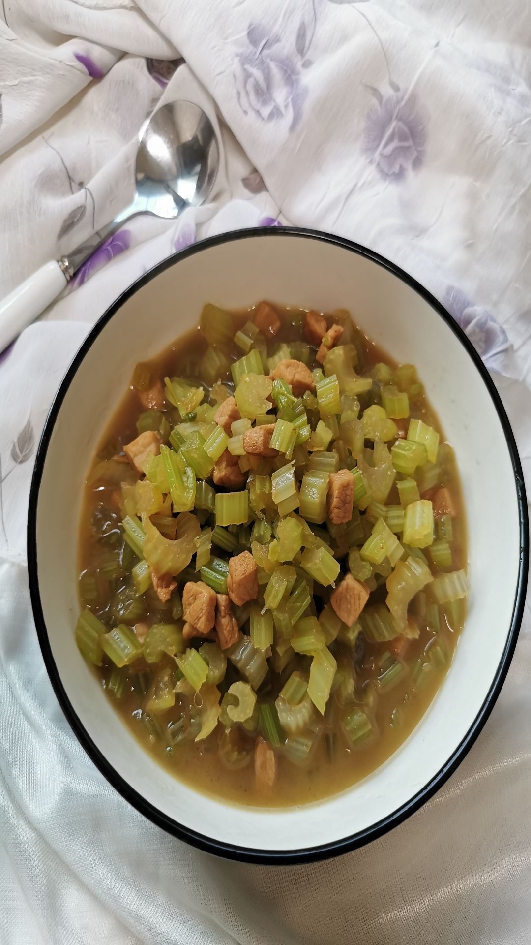 肉末芹菜丁的做法-家常味炒菜譜-易網健康養生網 肉末芹菜丁的做法-家常味炒菜譜