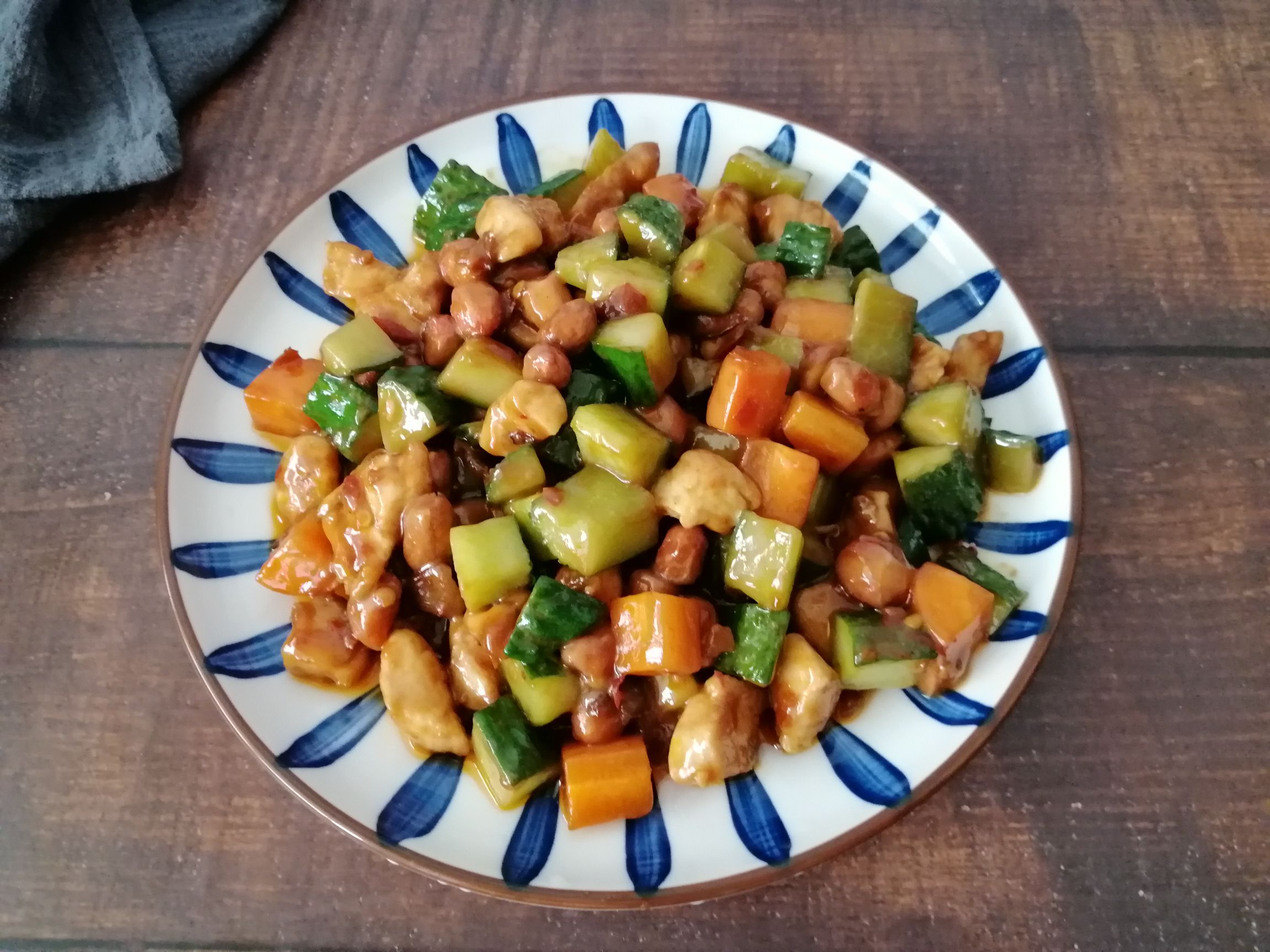 宮保雞丁的做法-酸辣味炒菜譜-易網健康養生網 宮保雞丁的做法-酸辣味炒菜譜