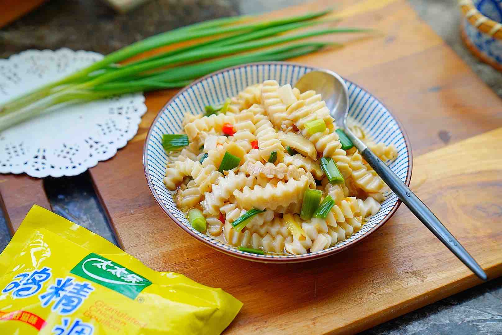 小炒雞腿菇的做法-家常味炒菜譜-易網健康養生網 小炒雞腿菇的做法-家常味炒菜譜