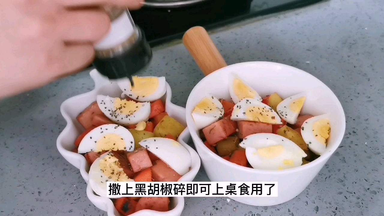 飽腹感極強(qiáng)的沙拉拼盤(pán)，蔬菜，雞蛋，肉應(yīng)有盡有的做法-其它口味炒菜譜