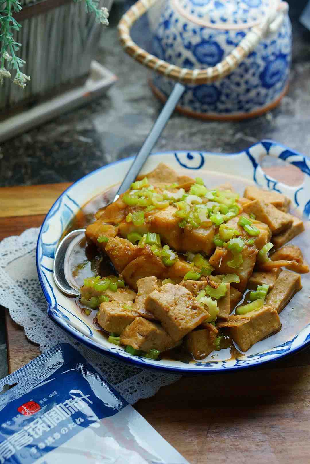 豆腐燜青魚的做法-家常味燒菜譜-易網(wǎng)健康養(yǎng)生網(wǎng) 豆腐燜青魚的做法-家常味燒菜譜