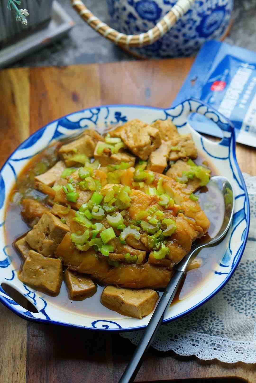 豆腐燜青魚的做法-家常味燒菜譜-易網(wǎng)健康養(yǎng)生網(wǎng) 豆腐燜青魚的做法-家常味燒菜譜
