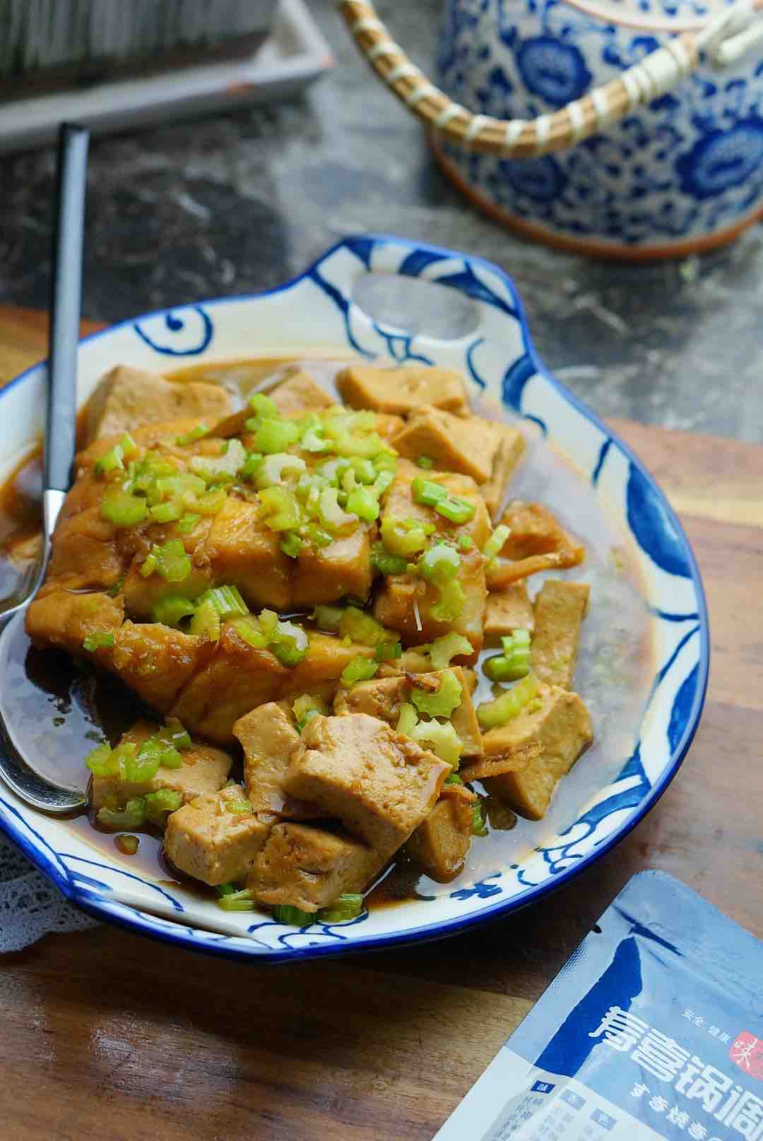 豆腐燜青魚的做法-家常味燒菜譜-易網(wǎng)健康養(yǎng)生網(wǎng) 豆腐燜青魚的做法-家常味燒菜譜