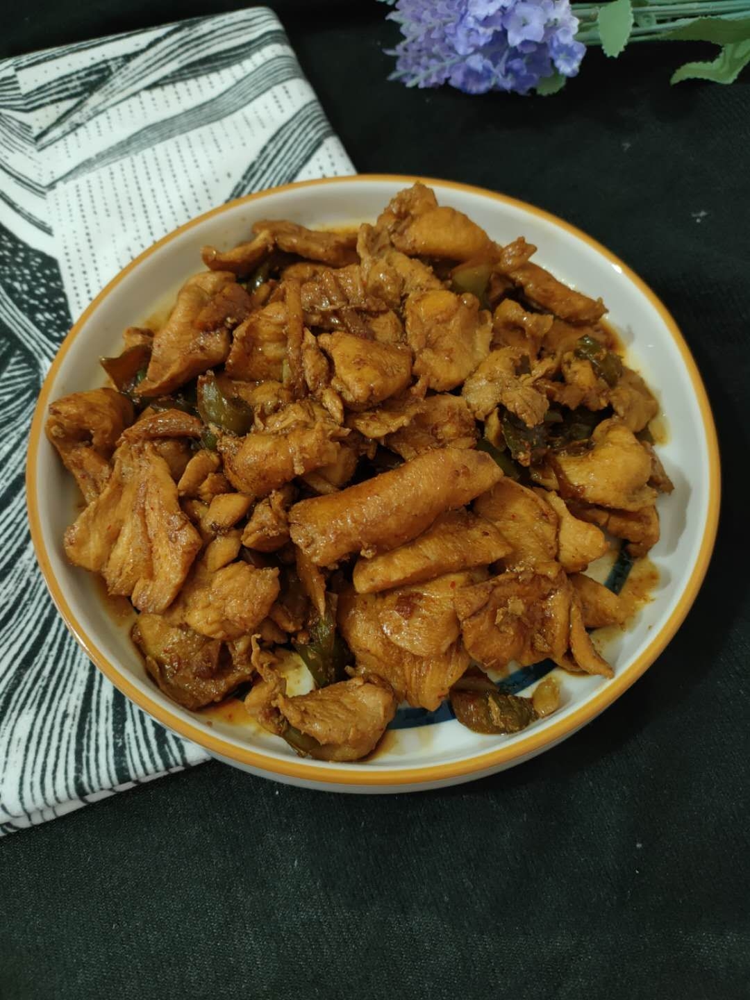 紅燒雞胸肉片的做法-家常味燒菜譜-易網健康養生網 紅燒雞胸肉片的做法-家常味燒菜譜