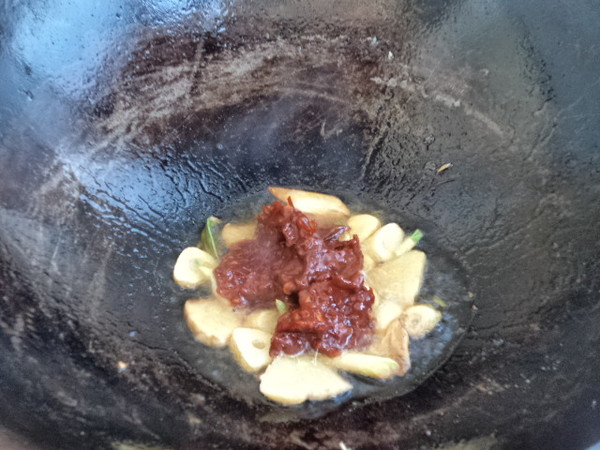 豆腐燒鯽魚(yú)的做法-咸鮮味燒菜譜