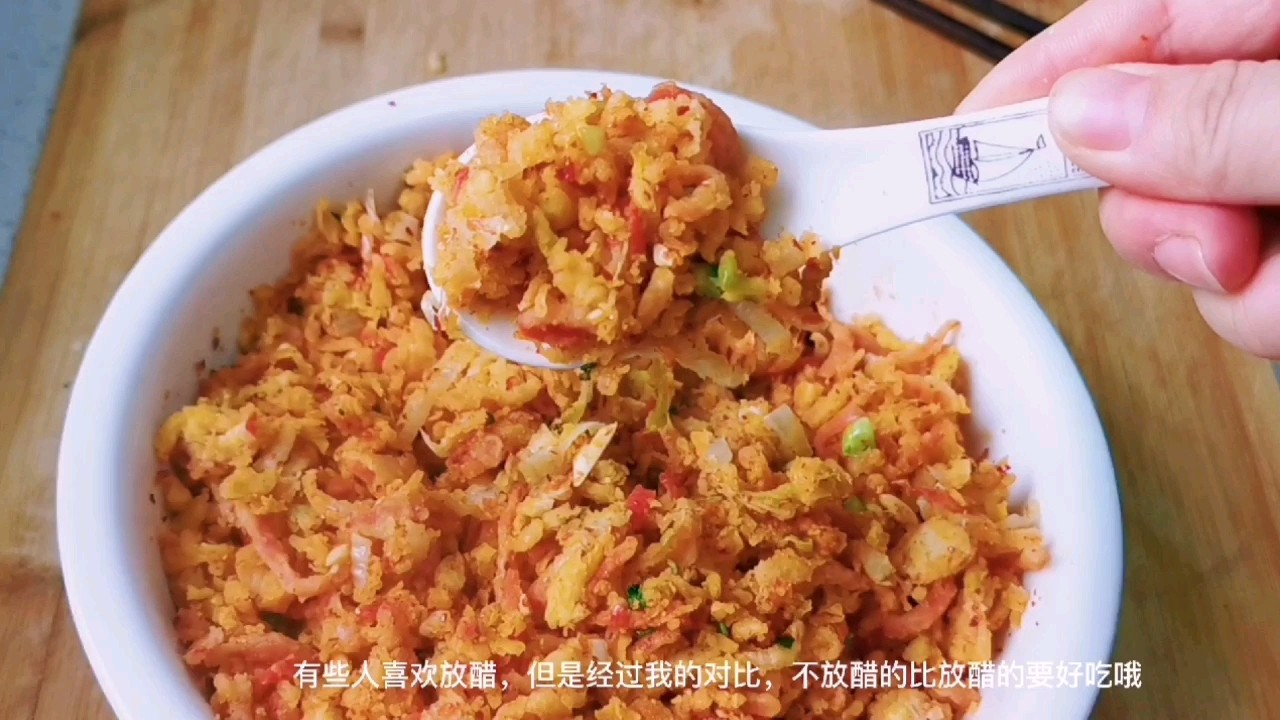 紅蘿卜和娃娃菜，加點(diǎn)面粉抓一抓，可以當(dāng)主食的“家常麥飯”的做法-家常味蒸菜譜
