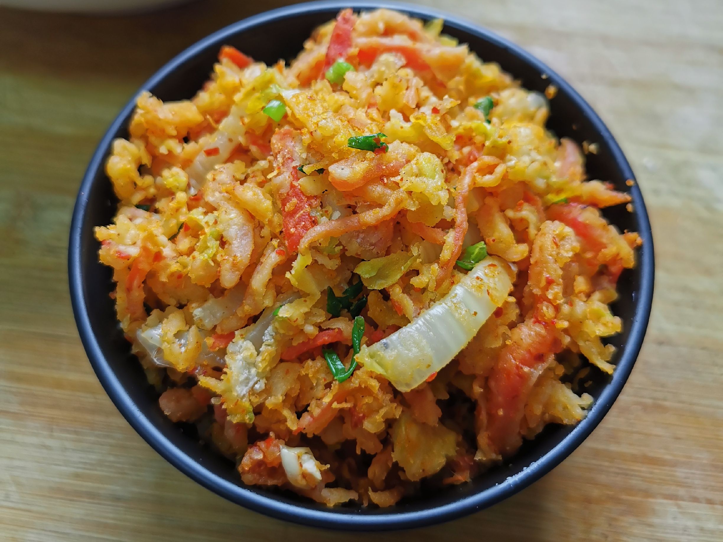紅蘿卜和娃娃菜，加點(diǎn)面粉抓一抓，可以當(dāng)主食的“家常麥飯”的做法-家常味蒸菜譜