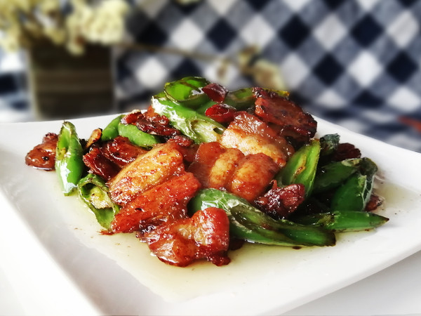 杭椒回鍋肉的做法-醬香味炒菜譜