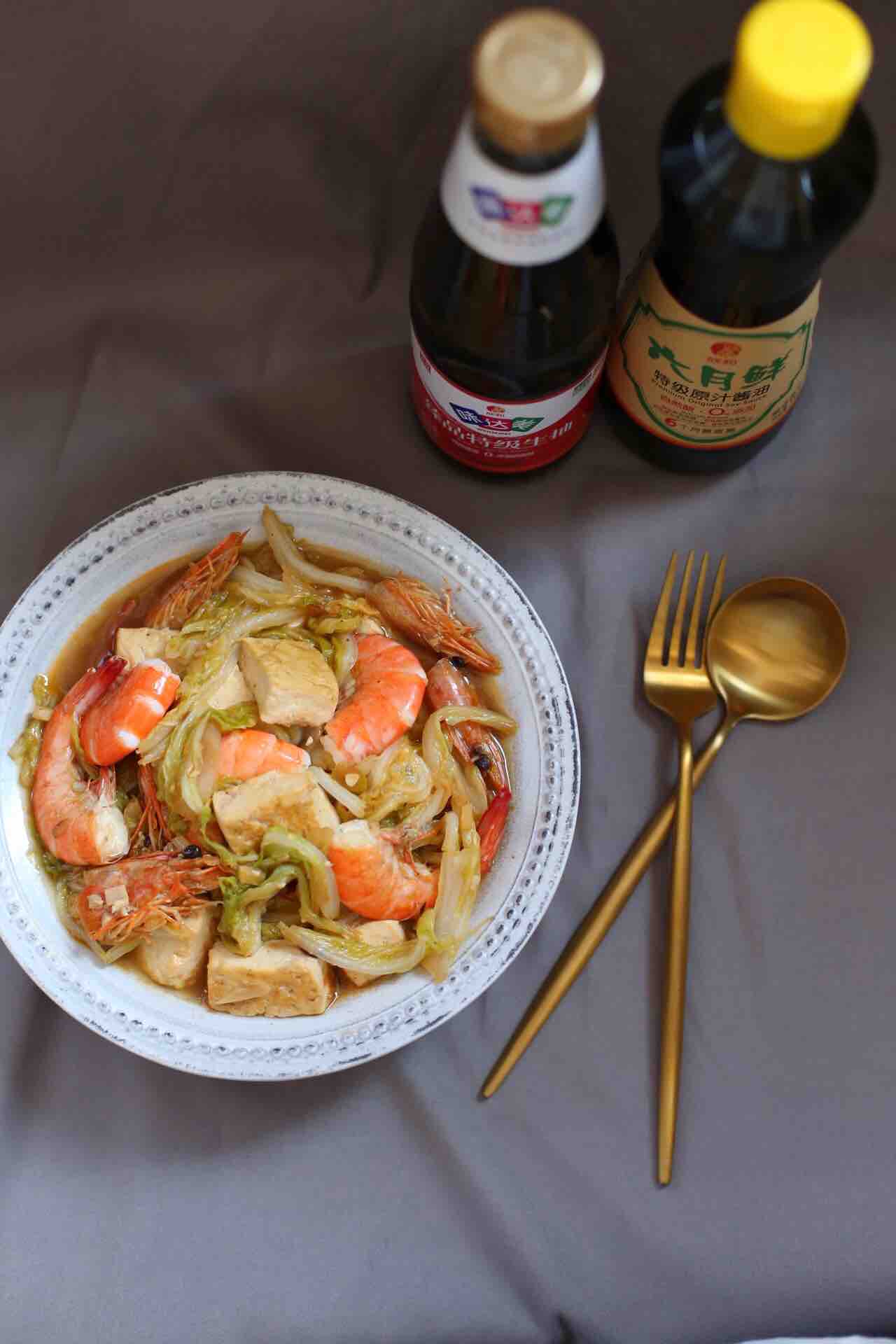 白菜鮮蝦豆腐煲的做法-家常味燉菜譜-易網(wǎng)健康養(yǎng)生網(wǎng) 白菜鮮蝦豆腐煲的做法-家常味燉菜譜