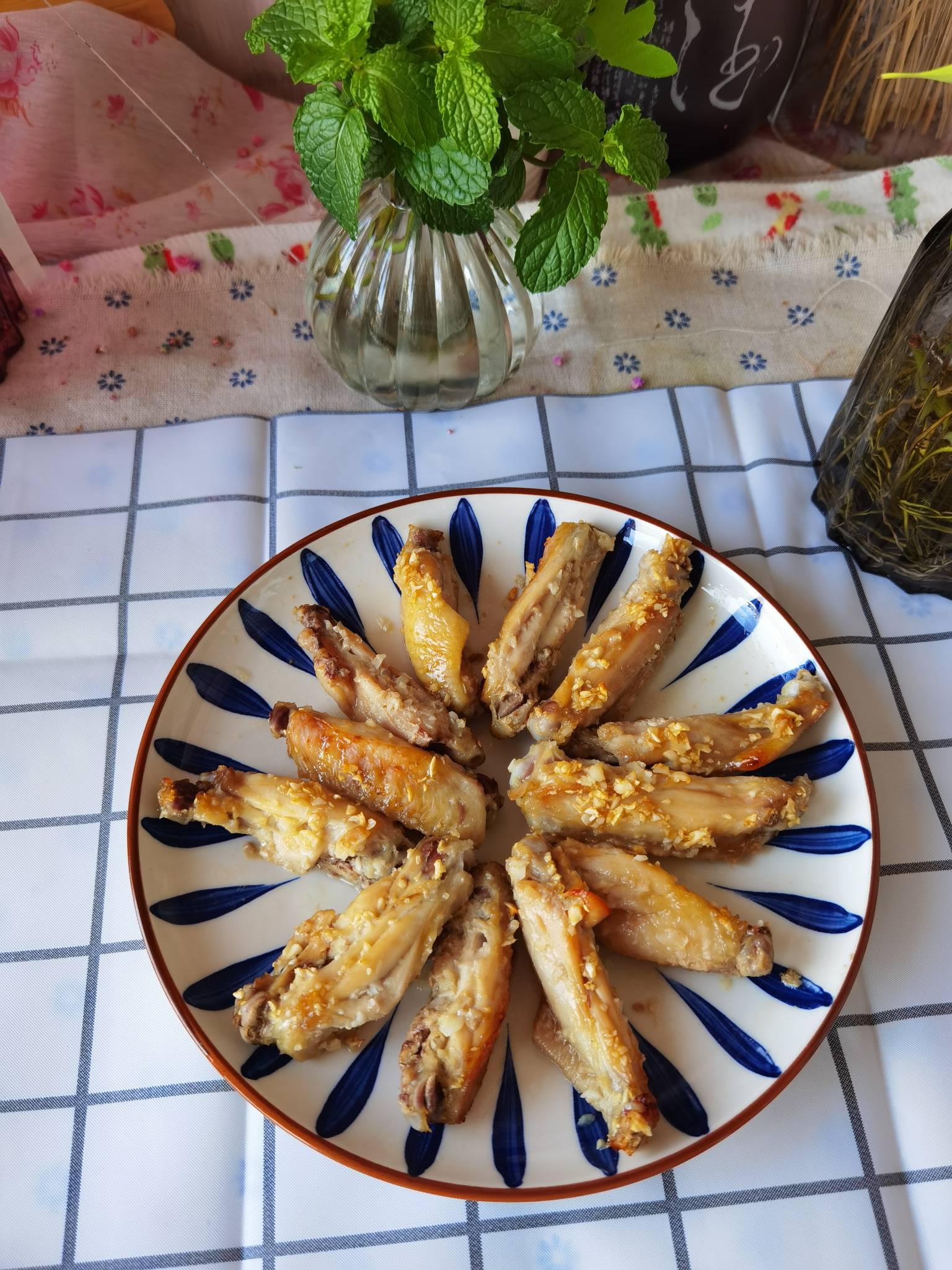 蒜香雞翅的做法-咸鮮味烤菜譜-易網(wǎng)健康養(yǎng)生網(wǎng) 蒜香雞翅的做法-咸鮮味烤菜譜