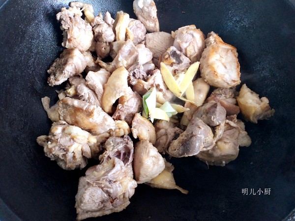 木耳燉雞的做法-家常味燉菜譜-易網(wǎng)健康養(yǎng)生網(wǎng) 木耳燉雞的做法-家常味燉菜譜