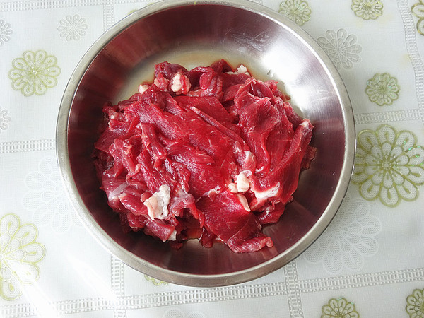 羊肉金針菇炒芹菜的做法-咸鮮味炒菜譜-易網<a href=http://www.jjkd2019.cn/ target=_blank class=infotextkey>健康養生</a>網 羊肉金針菇炒芹菜的做法-咸鮮味炒菜譜