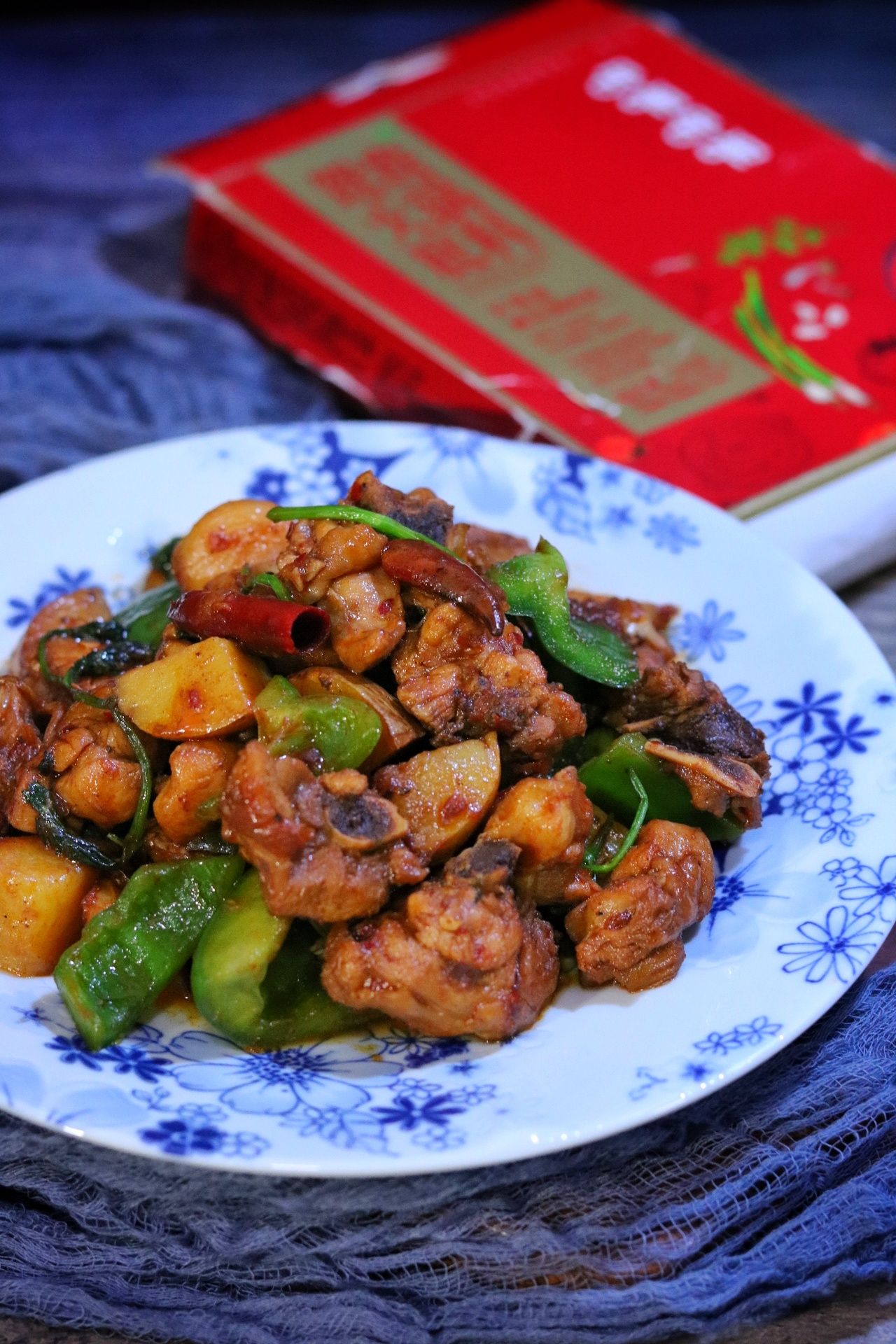 麻辣土豆雞的做法-香辣味炒菜譜-易網(wǎng)健康養(yǎng)生網(wǎng) 麻辣土豆雞的做法-香辣味炒菜譜