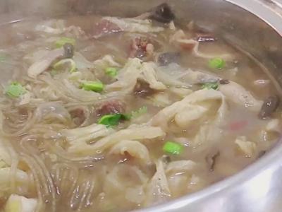 最家常的冬季暖鍋，百吃不厭~白菜粉條牛肉鍋的做法-咸鮮味煮菜譜
