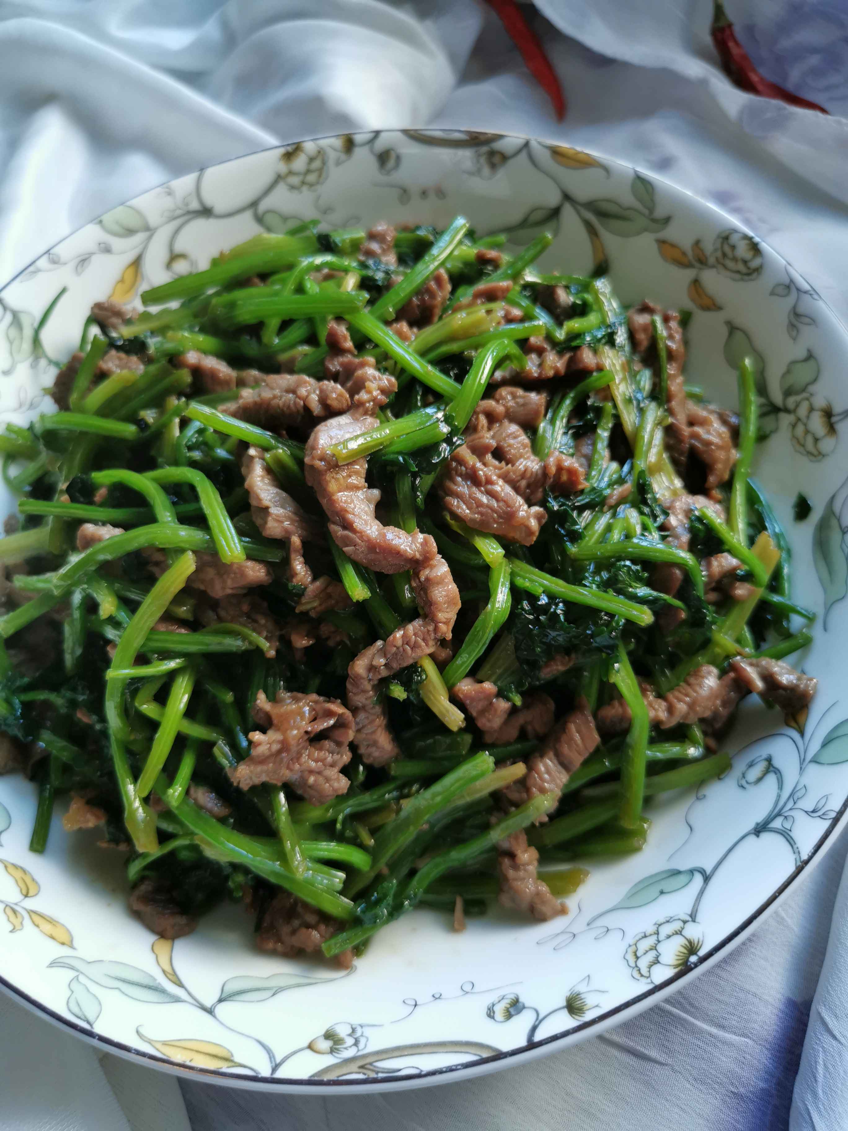 香菜炒牛肉的做法-家常味炒菜譜-易網健康養生網 香菜炒牛肉的做法-家常味炒菜譜