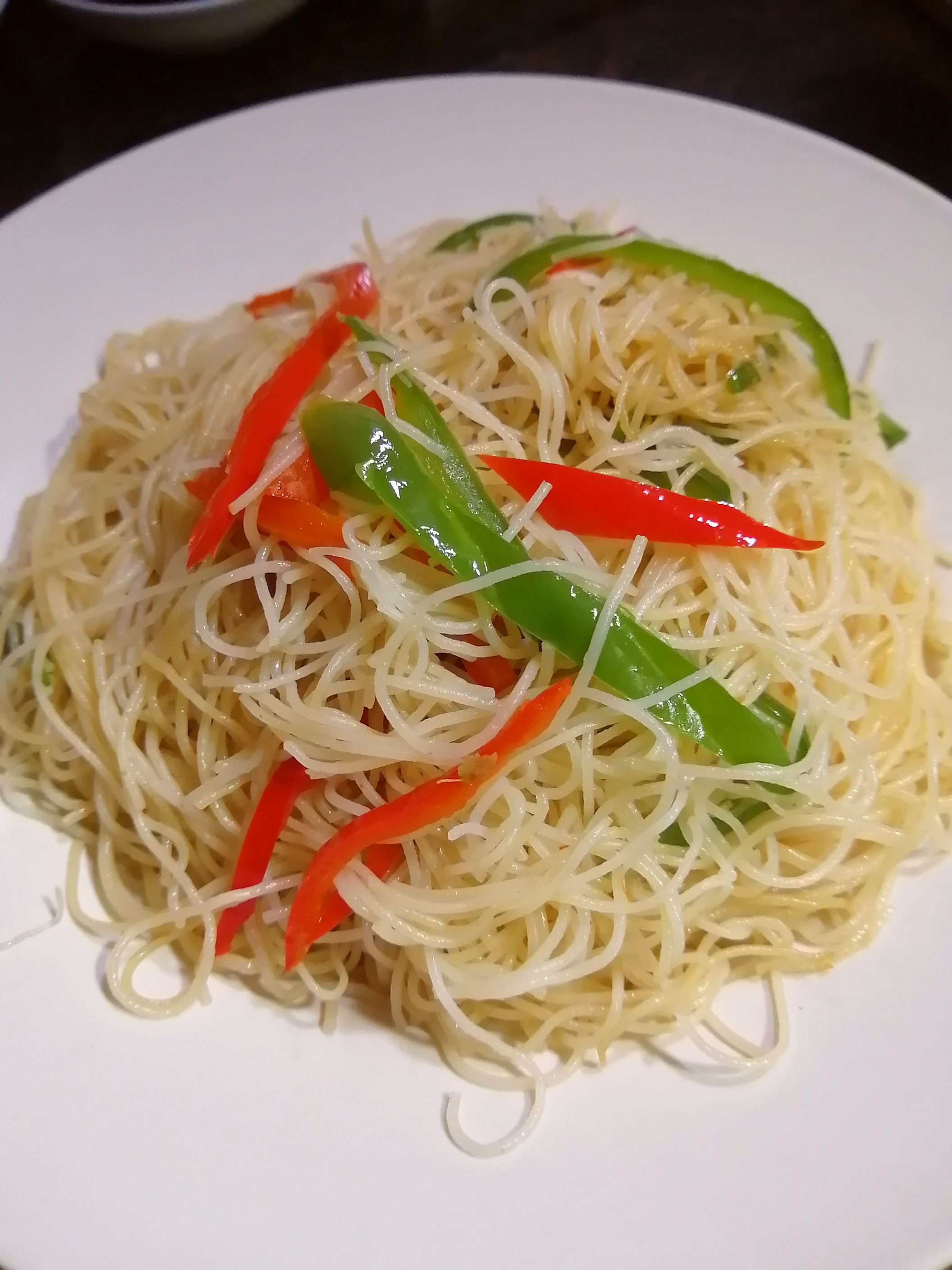 辣椒炒米粉的做法-家常味炒菜譜-易網(wǎng)健康養(yǎng)生網(wǎng) 辣椒炒米粉的做法-家常味炒菜譜