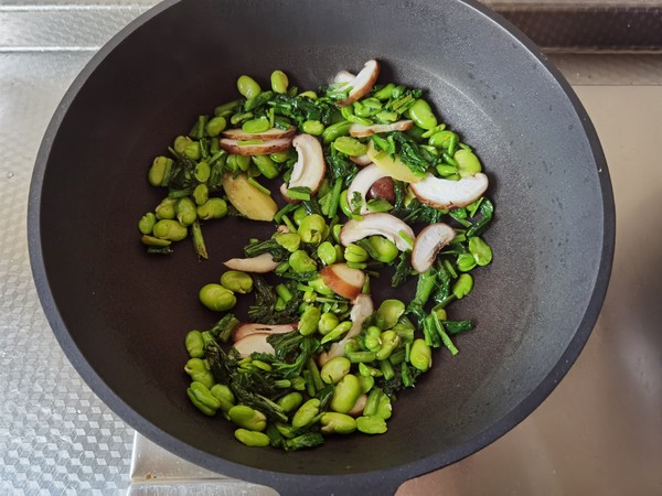 好吃下飯小菜,雪里蕻筍片香菇炒豆瓣的做法-咸鮮味炒菜譜-易網(wǎng)健康養(yǎng)生網(wǎng) 好吃下飯小菜,雪里蕻筍片香菇炒豆瓣的做法-咸鮮味炒菜譜