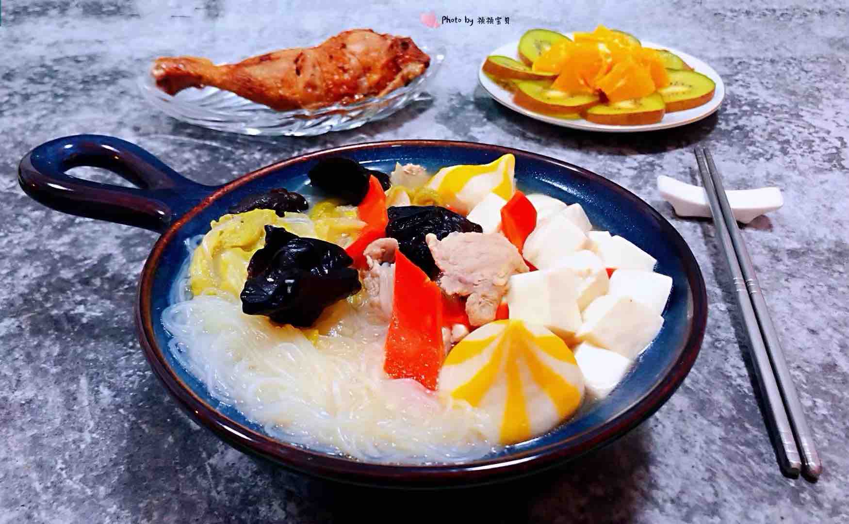 豬肉白菜海膽丸豆腐粉絲湯的做法-咸鮮味煮菜譜