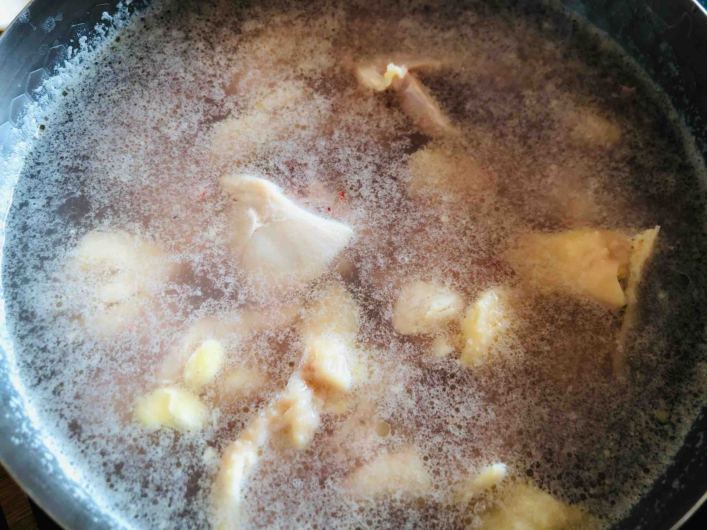 火鍋雞的家常做法，香辣過癮簡單易做，配米飯?zhí)嘛埨驳淖龇?香辣味燒菜譜