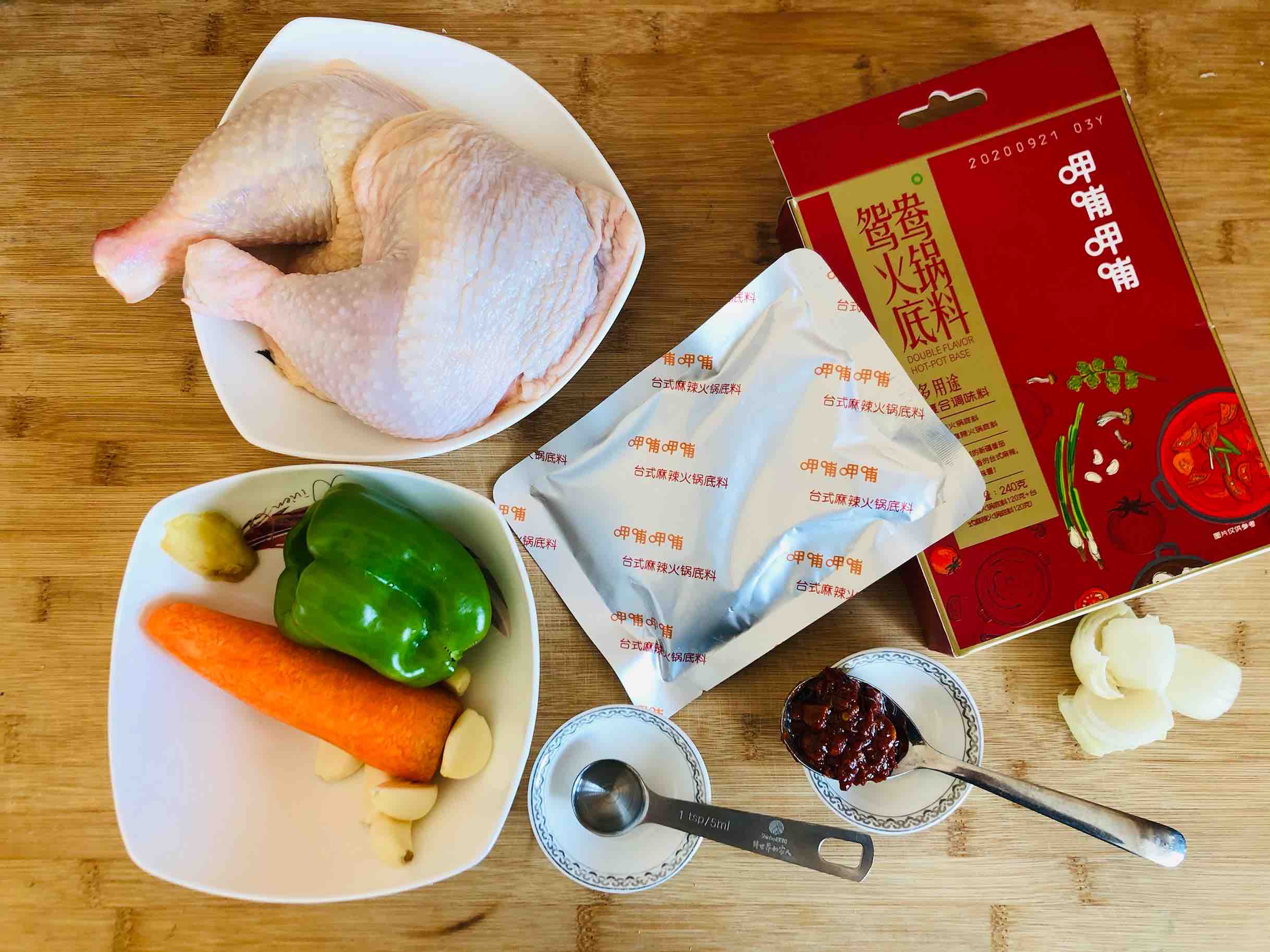 火鍋雞的家常做法，香辣過癮簡單易做，配米飯?zhí)嘛埨驳淖龇?香辣味燒菜譜