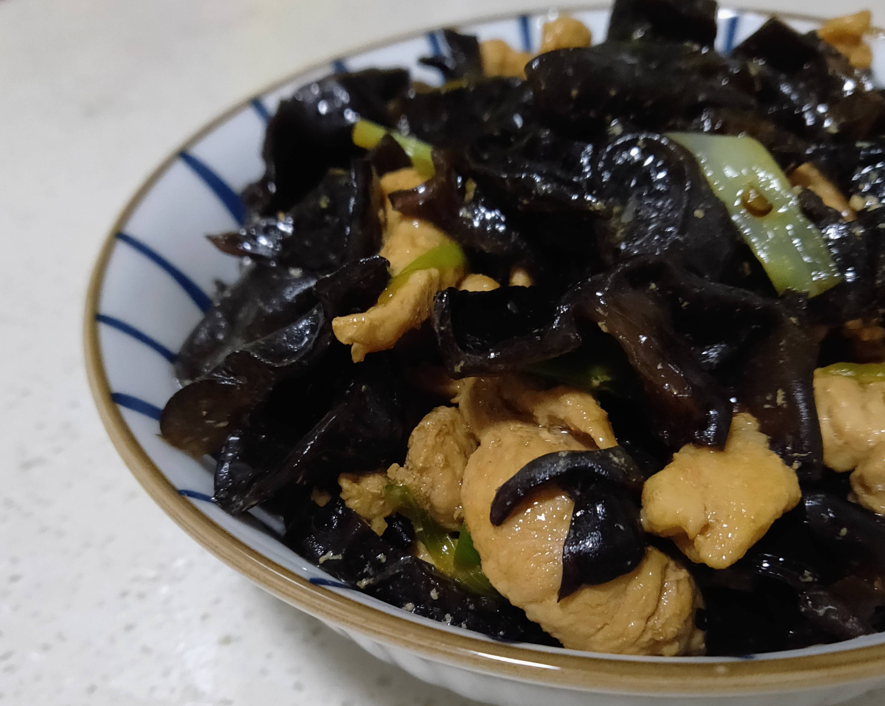 木耳炒肉絲的做法-家常味炒菜譜-易網健康養生網 木耳炒肉絲的做法-家常味炒菜譜