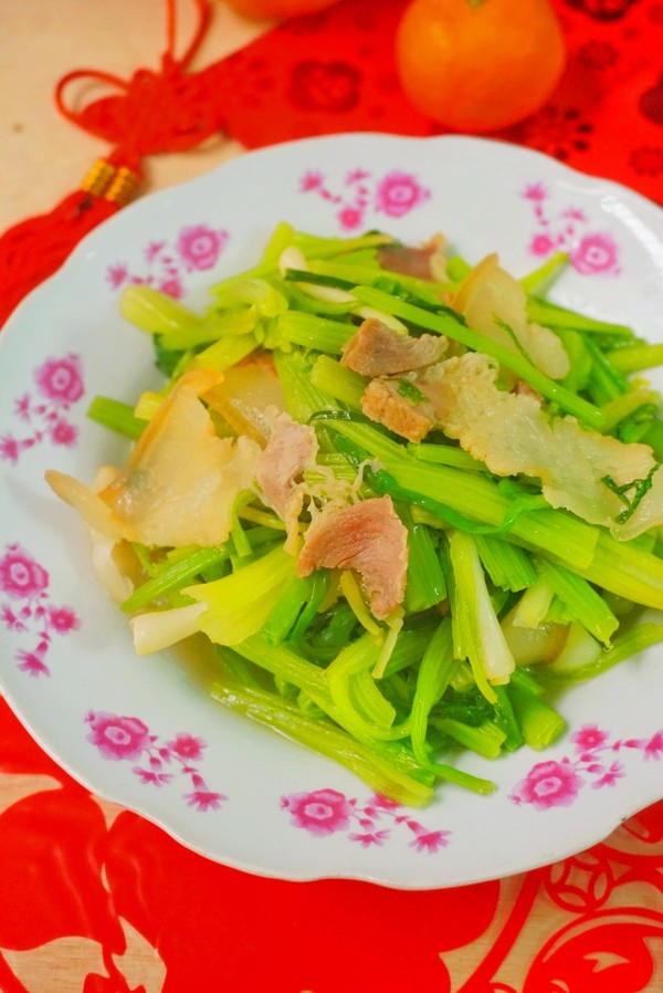 芹菜炒臘肉的做法-家常味炒菜譜-易網(wǎng)健康養(yǎng)生網(wǎng) 芹菜炒臘肉的做法-家常味炒菜譜