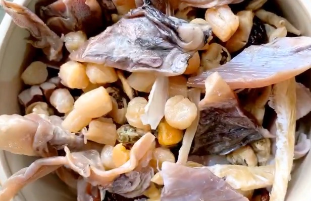 食材“八仙過海各顯神通”一壇鮮的不得了的做法-咸鮮味燉菜譜-易網(wǎng)健康養(yǎng)生網(wǎng) 食材“八仙過海各顯神通”一壇鮮的不得了的做法-咸鮮味燉菜譜