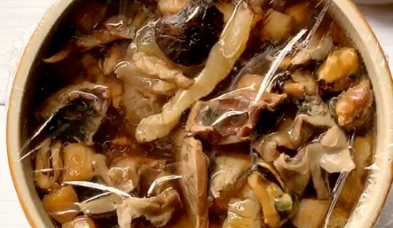食材“八仙過海各顯神通”一壇鮮的不得了的做法-咸鮮味燉菜譜-易網(wǎng)健康養(yǎng)生網(wǎng) 食材“八仙過海各顯神通”一壇鮮的不得了的做法-咸鮮味燉菜譜