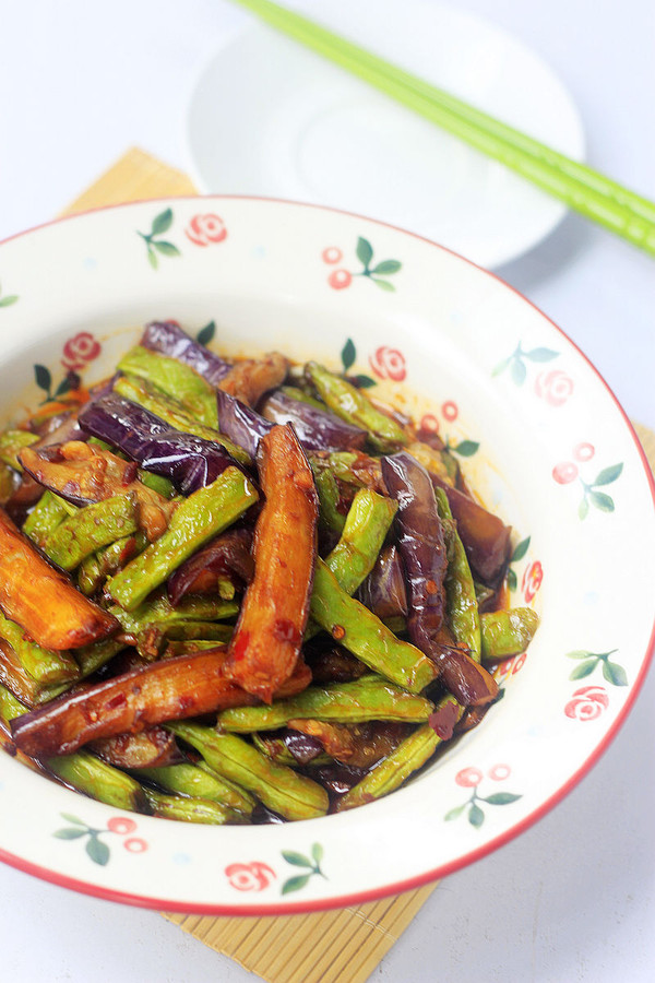 茄子燒豆角的做法-醬香味燒菜譜-易網健康養生網 茄子燒豆角的做法-醬香味燒菜譜