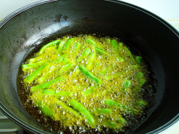 茄子燒豆角的做法-醬香味燒菜譜-易網健康養生網 茄子燒豆角的做法-醬香味燒菜譜