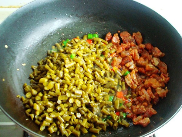 酸豆角炒臘腸的做法-酸辣味炒菜譜-易網(wǎng)健康養(yǎng)生網(wǎng) 酸豆角炒臘腸的做法-酸辣味炒菜譜