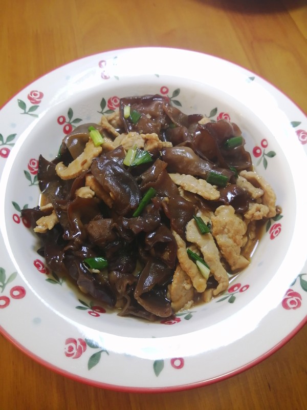 簡(jiǎn)簡(jiǎn)單單也不失美味~~木耳炒肉絲的做法-家常味炒菜譜-易網(wǎng)健康養(yǎng)生網(wǎng) 簡(jiǎn)簡(jiǎn)單單也不失美味~~木耳炒肉絲的做法-家常味炒菜譜