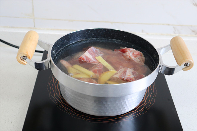 羊蝎子燉蘿卜的做法-家常味燉菜譜-易網(wǎng)健康養(yǎng)生網(wǎng) 羊蝎子燉蘿卜的做法-家常味燉菜譜