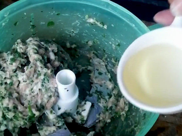 自制兩種火鍋肉丸，真材實料看得見！的做法-咸鮮味煮菜譜