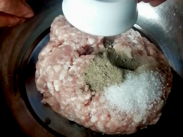 自制兩種火鍋肉丸，真材實料看得見！的做法-咸鮮味煮菜譜