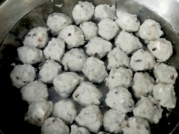 自制兩種火鍋肉丸，真材實料看得見！的做法-咸鮮味煮菜譜