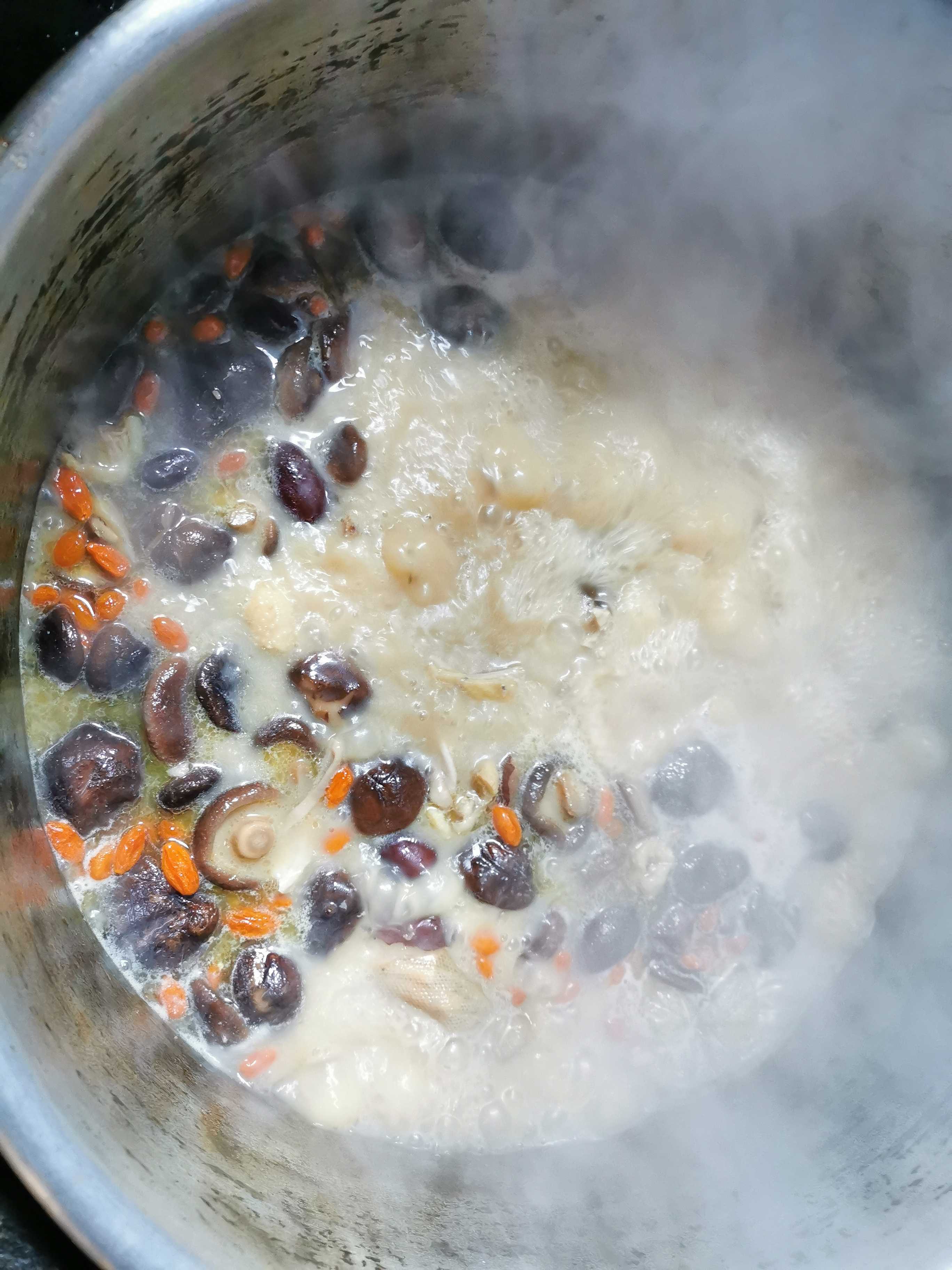 豬肚雞煲(鳳投胎版)的做法-咸鮮味煲菜譜-易網(wǎng)健康養(yǎng)生網(wǎng) 豬肚雞煲(鳳投胎版)的做法-咸鮮味煲菜譜