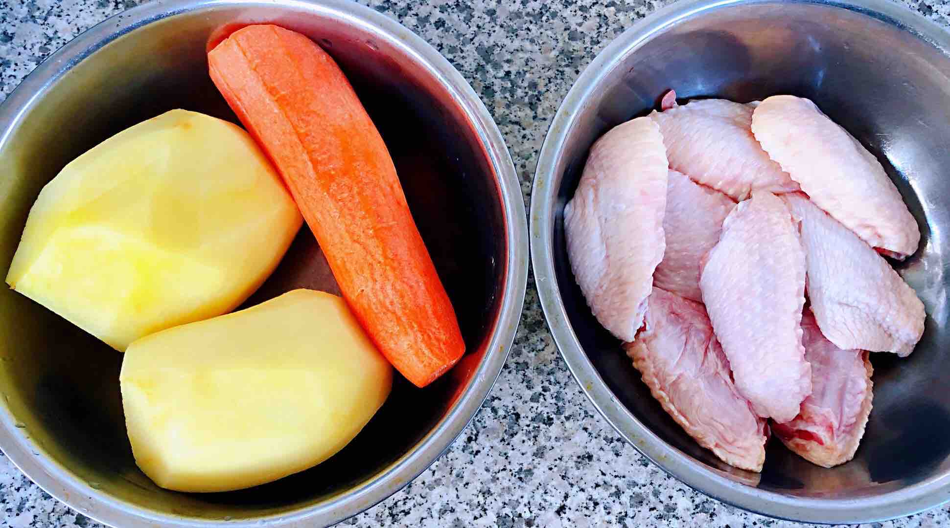 土豆胡蘿卜燉雞翅的做法-咸鮮味燉菜譜-易網<a href=http://www.jjkd2019.cn/ target=_blank class=infotextkey>健康養生</a>網 土豆胡蘿卜燉雞翅的做法-咸鮮味燉菜譜