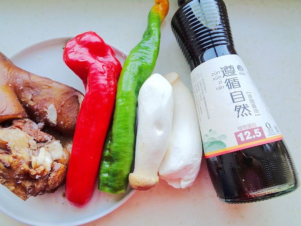 杏鮑菇炒豬耳朵的做法-家常味炒菜譜-易網<a href=http://www.jjkd2019.cn/ target=_blank class=infotextkey>健康養生</a>網 杏鮑菇炒豬耳朵的做法-家常味炒菜譜