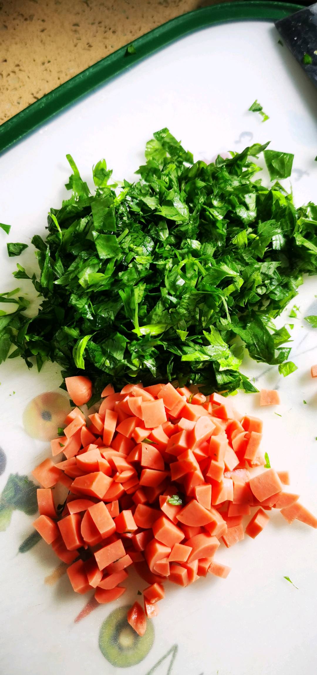 芹菜葉蛋餅的做法-五香味煎菜譜-易網<a href=http://www.jjkd2019.cn/ target=_blank class=infotextkey>健康養生</a>網 芹菜葉蛋餅的做法-五香味煎菜譜