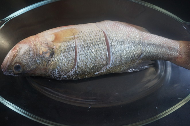 花椒烤魚的做法-家常味烤菜譜-易網(wǎng)<a href=http://www.jjkd2019.cn/ target=_blank class=infotextkey>健康養(yǎng)生</a>網(wǎng) 花椒烤魚的做法-家常味烤菜譜